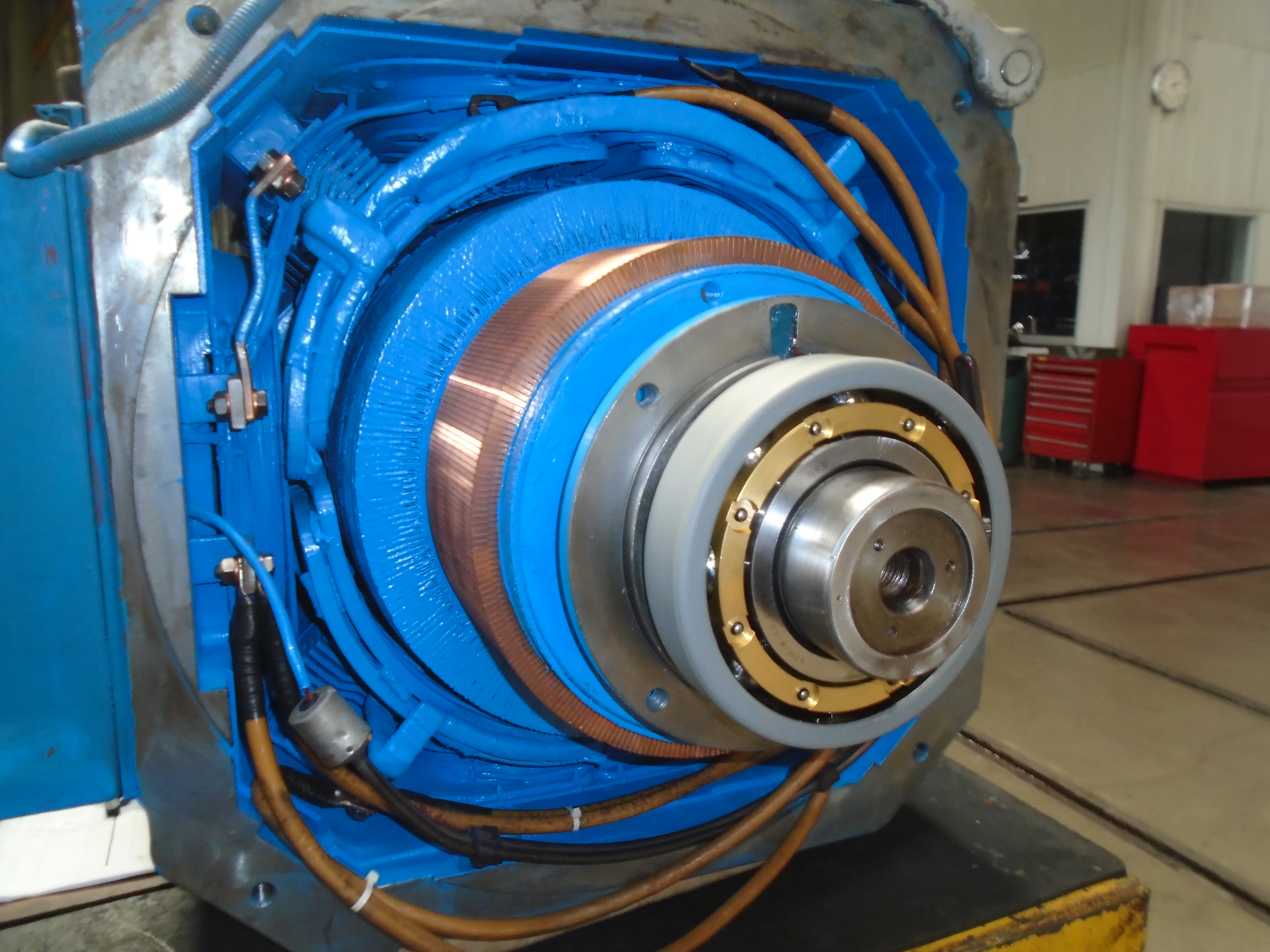 Nuestro proceso de Mantenimiento Mayor en Motores DC considera la extracción del Banding Tape en el rotor